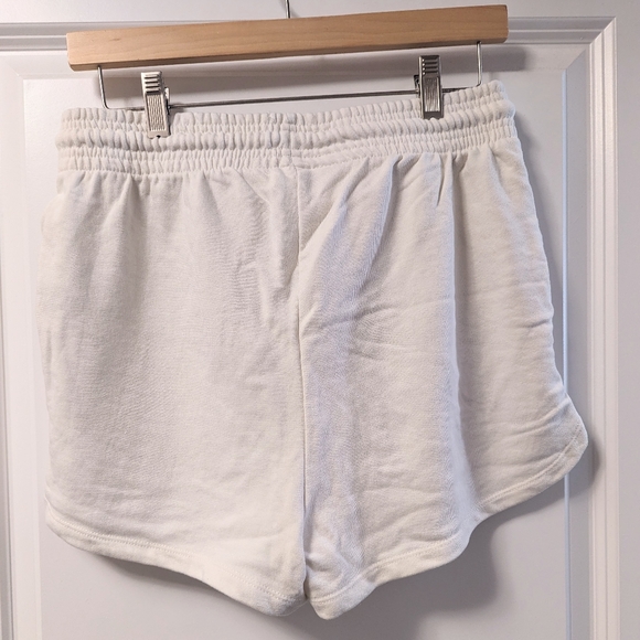 H&M Shorts, Cream - Picture 2 of 3